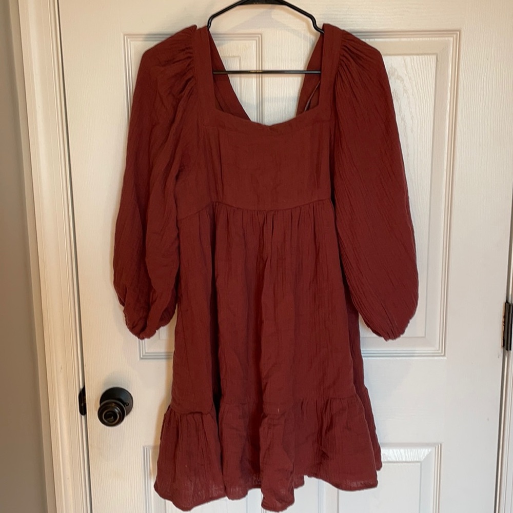 Burgundy puff sleeve dress